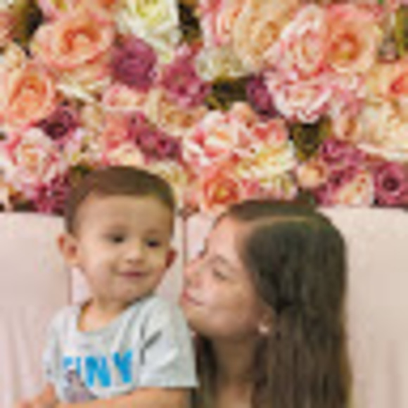 Profile Picture of Paulina Montemayor (@pau_mtyor) on Poshmark