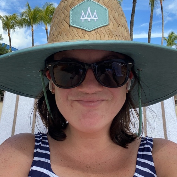 Profile Picture of Alexa Locke (@aspascucci) on Poshmark
