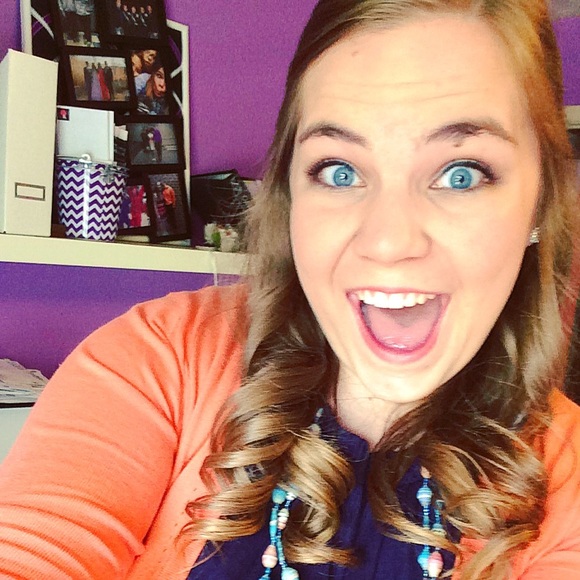 Profile Picture of Michaela Van riesen (@michaelavr) on Poshmark