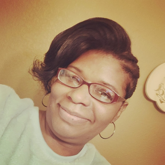 Profile Picture of Shauntelle Campbell (@shauntellec) on Poshmark