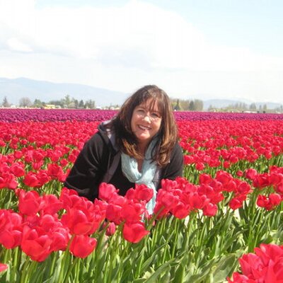 Profile Picture of Theresa Savereux (@Intheknowbakes) on Twitter