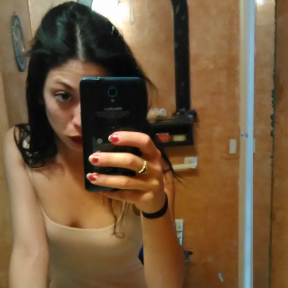 Profile Picture of Haley Stokes (@haleystokes243) on Poshmark