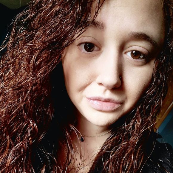 Profile Picture of Ashley Newlin (@ashleynewlin) on Poshmark