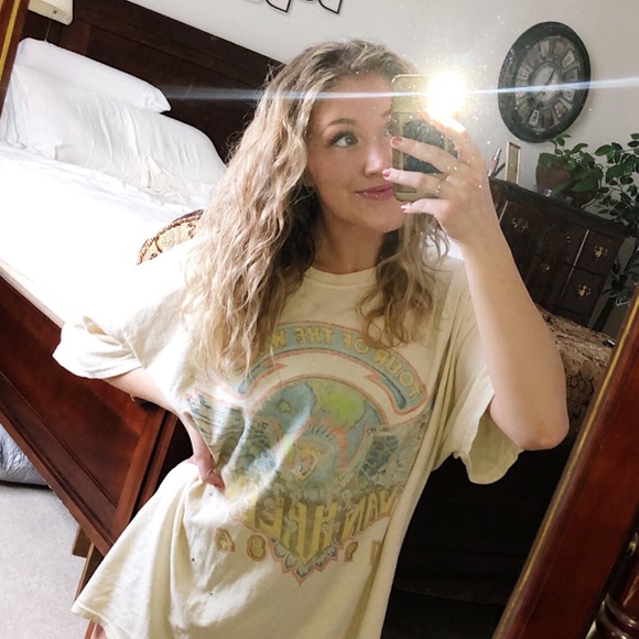Profile Picture of Maggie Applegarth (@appl9085) on Poshmark