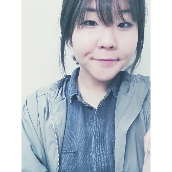 Profile Picture of Chloe Kim (@chloeyjkim) on Poshmark