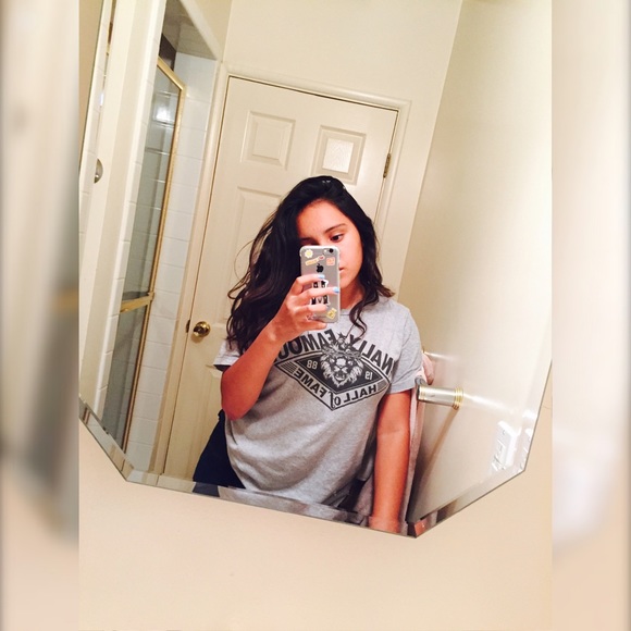 Profile Picture of Tochtly Silvar (@tochtly) on Poshmark
