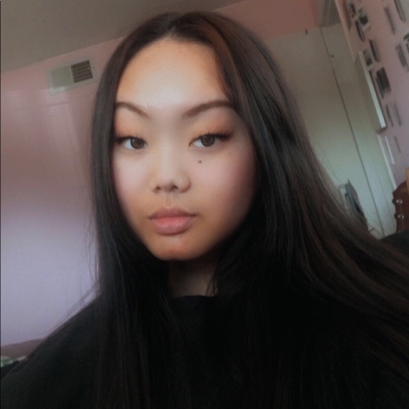 Profile Picture of Diane Nguyen (@deniserosetran) on Poshmark