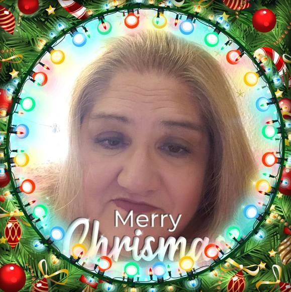 Profile Picture of Molly Holloway (@razroxmom) on Poshmark