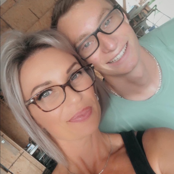 Profile Picture of Rona Capps (@mommarona) on Poshmark