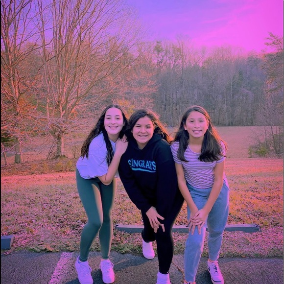 Profile Picture of Audrey Thomas (@audreyglenda) on Poshmark