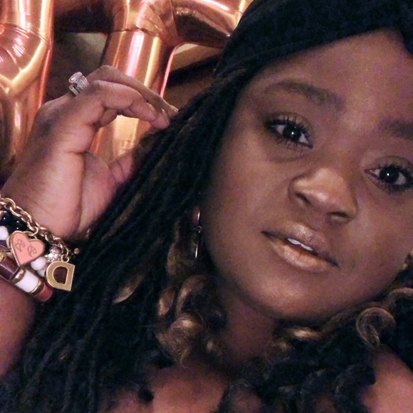 Profile Picture of Jasna Horton (@jasnahorton) on Poshmark