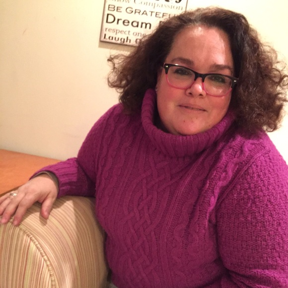 Carolyn Stollenwerk - Poshmark Profile Picture of Carolyn Stollenwerk (@cstollie) on Poshmark