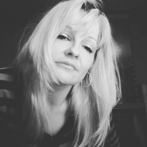 Profile Picture of Christine Weeden (@weedenchristine) on Poshmark