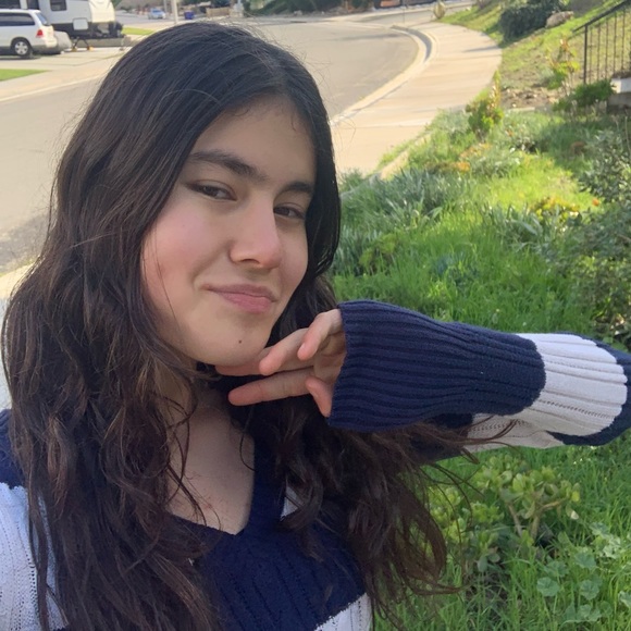 Profile Picture of Geena Emdee (@geenaisagerm) on Poshmark