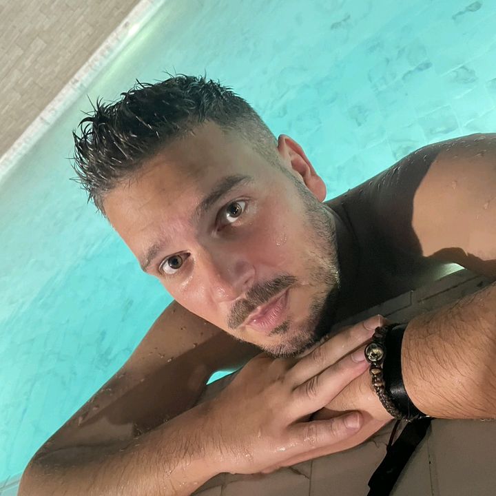 Profile Picture of Erik Gold (@erikgoldtv) on Tiktok