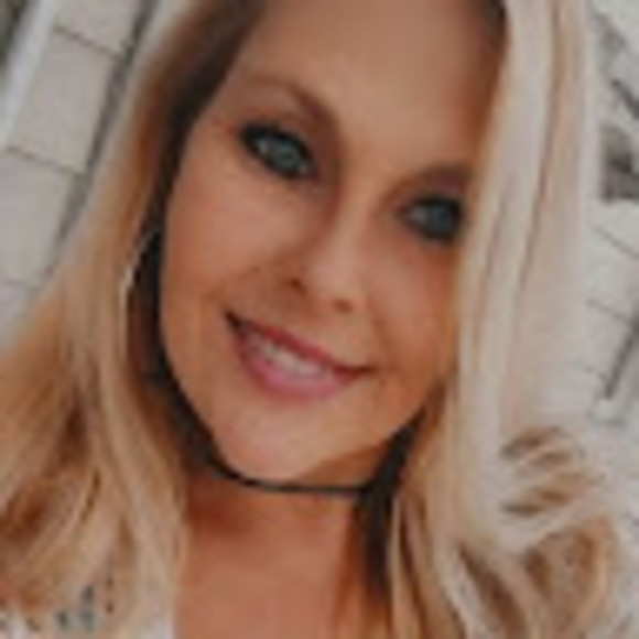 Profile Picture of Krystal Harvell (@1krystalharvell) on Poshmark