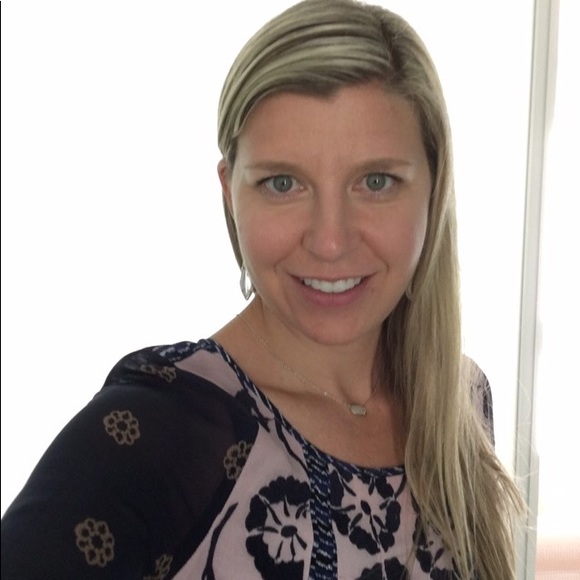 Profile Picture of Sara Ekesi (@sarasu22) on Poshmark