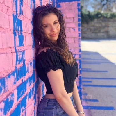 Profile Picture of Julia Gilman (@BeautyTakenIn) on Twitter