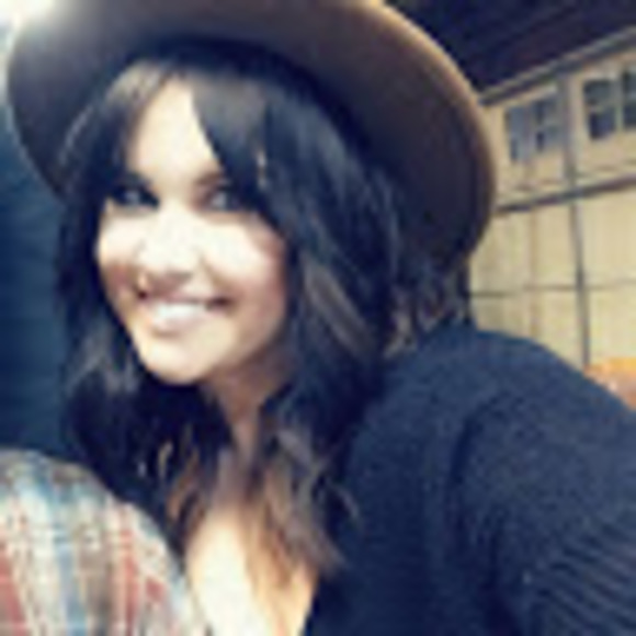 Profile Picture of Lauren Miskill (@laurenmiskill) on Poshmark