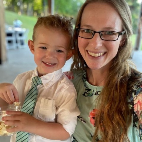 Profile Picture of Christi Mclarty (@christimclarty) on Poshmark