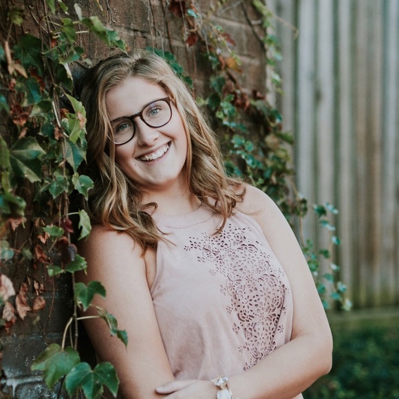 Profile Picture of Annabelle Greseth (@a_greseth) on Poshmark