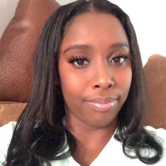 Profile Picture of Kimone Lopez (@kimonelopez) on Poshmark