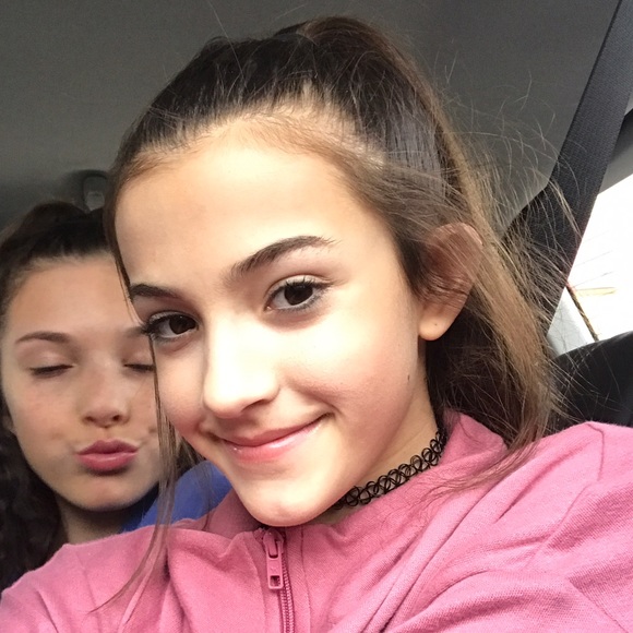 Profile Picture of Kendra Walraven (@kendrawalraven) on Poshmark