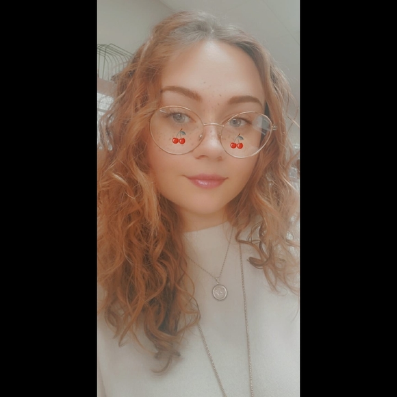 Profile Picture of Julia Johnston (@julieebearr363) on Poshmark