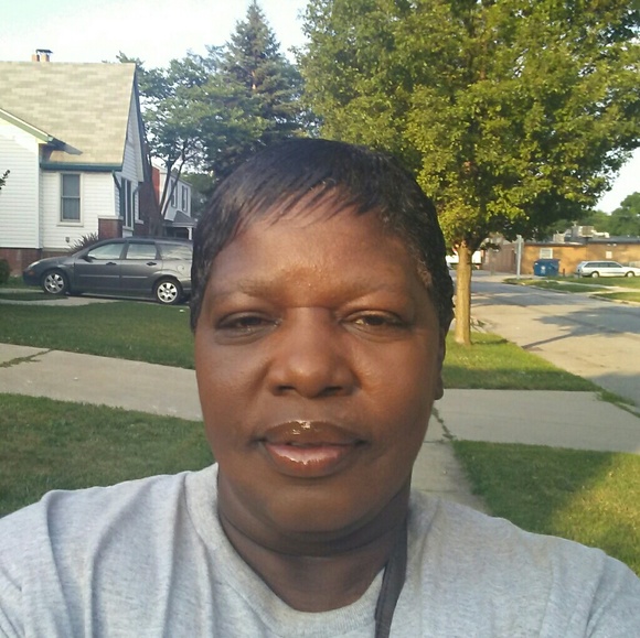 Profile Picture of Paulette Perry (@paulette____) on Poshmark