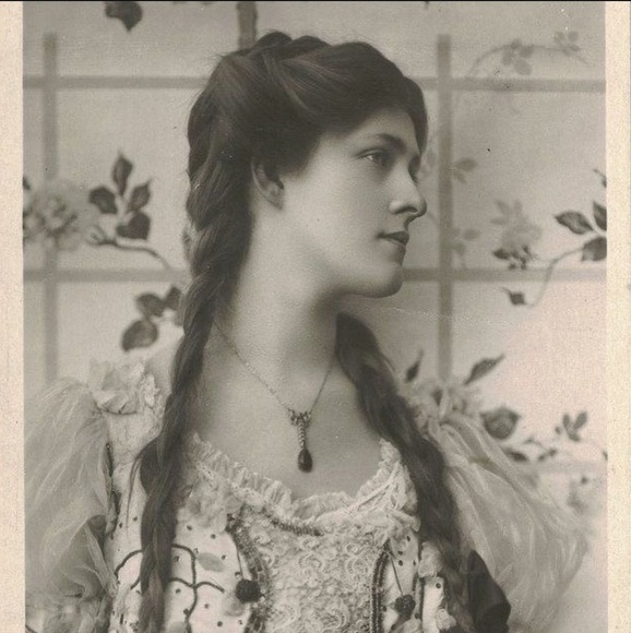 Profile Picture of Bryanne Bose (@korbei1900) on Poshmark