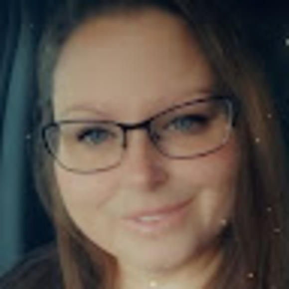 Profile Picture of Katie Cleghorn (@cleghornkatie) on Poshmark