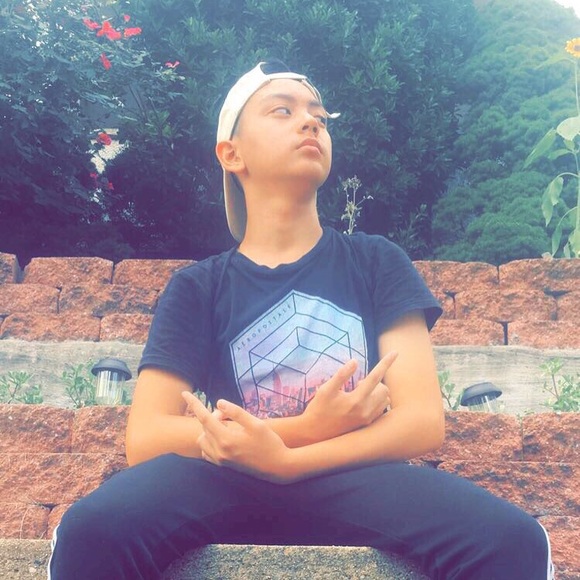 Profile Picture of Joshua Taeza (@obeyjoshh) on Poshmark