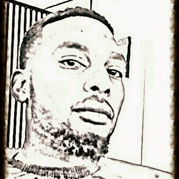 Profile Picture of Derrick Steele (@derricksteele20) on Poshmark