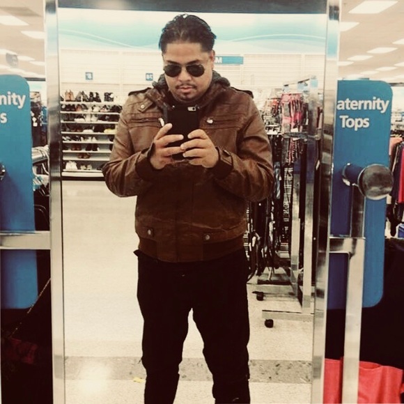 Profile Picture of Richie Bermeo (@alexlexy1210) on Poshmark