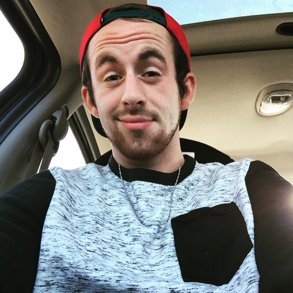 Profile Picture of Nic Weakley (@nicweakley) on Poshmark