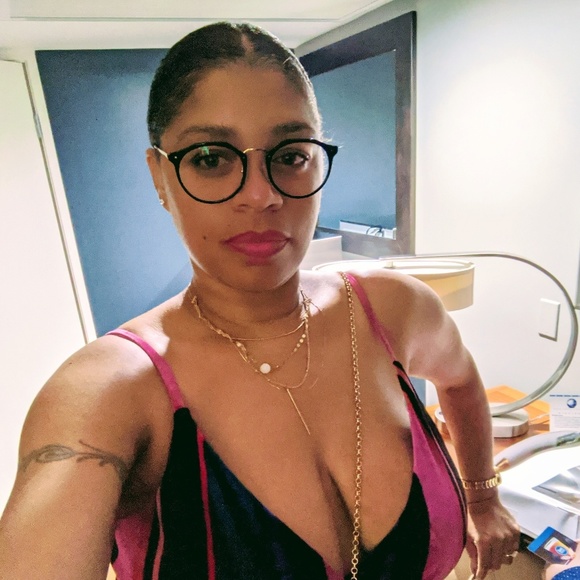 Profile Picture of Erika Knighton (@shophalik) on Poshmark