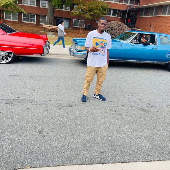 Profile Picture of Jerry Humphrey (@jerryh3) on Poshmark