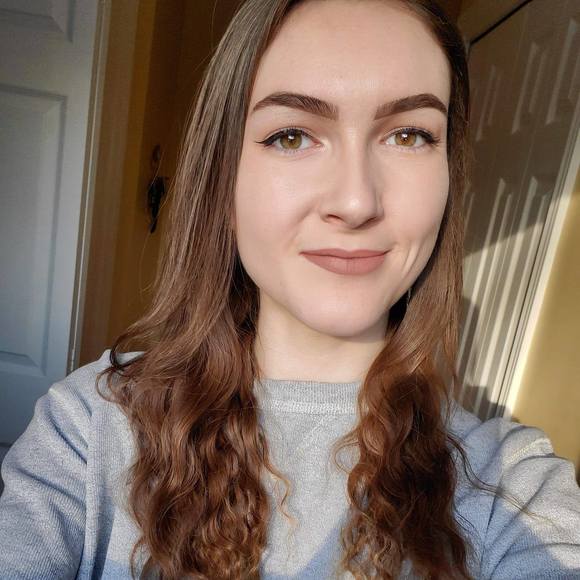 Profile Picture of Lauranne Boyer (@lauranneboyer) on Poshmark