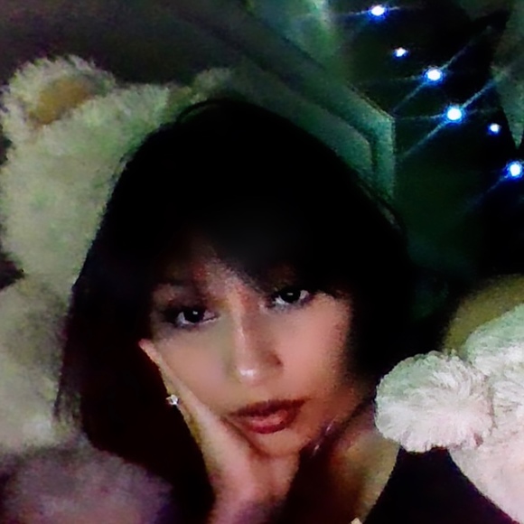 Profile Picture of Łÿšā Łÿšā (@advfbranch4306) on Poshmark