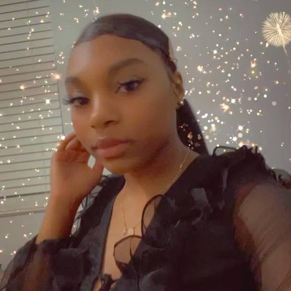 Profile Picture of Kira Reney (@k_reney) on Poshmark