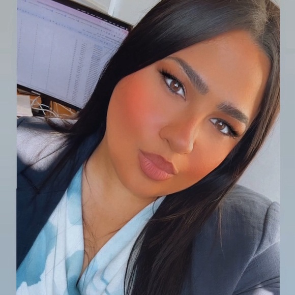 Stacy Hegge - Poshmark Profile Picture of Stacy Hegge (@stacyhegge) on Poshmark