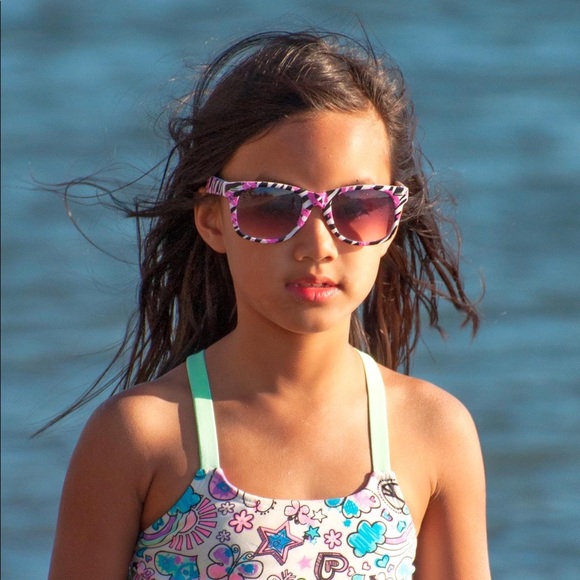 Profile Picture of Lavina Siharath (@lavinasiharath) on Poshmark
