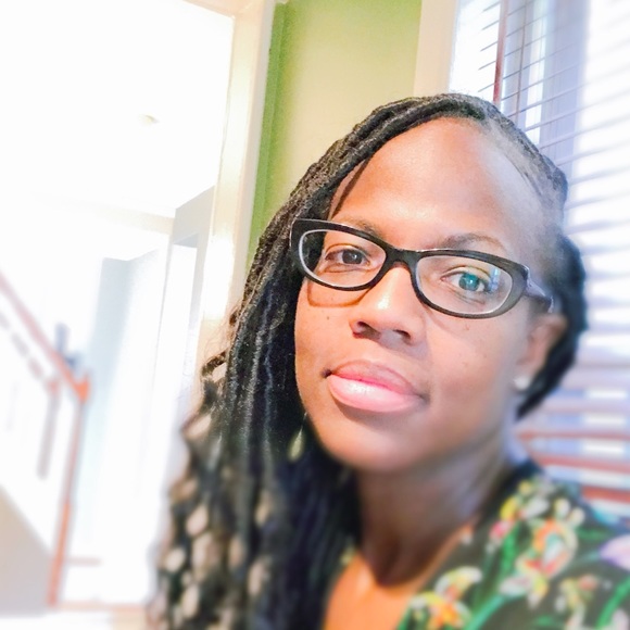 Profile Picture of Dawn Walston (@honeyble1) on Poshmark