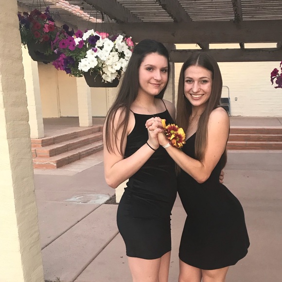 Profile Picture of Lexi Golleher (@lexigolleher) on Poshmark