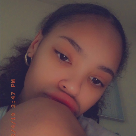 Profile Picture of Amber Jimenez (@ambiee2020) on Poshmark