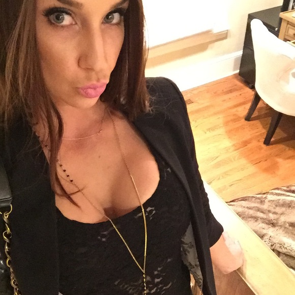 Profile Picture of Lorna Gregson (@goodstyle) on Poshmark