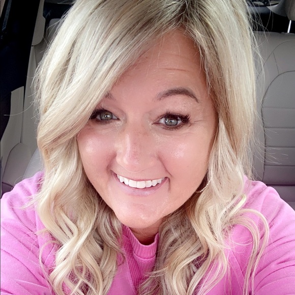 Profile Picture of Lucretia Smith (@nlucretia17) on Poshmark
