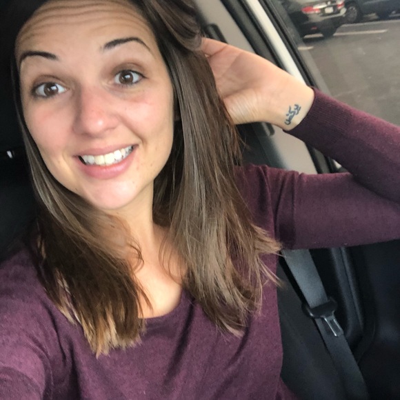 Amanda Arbucci - Poshmark Profile Picture of Amanda Arbucci (@arbual) on Poshmark