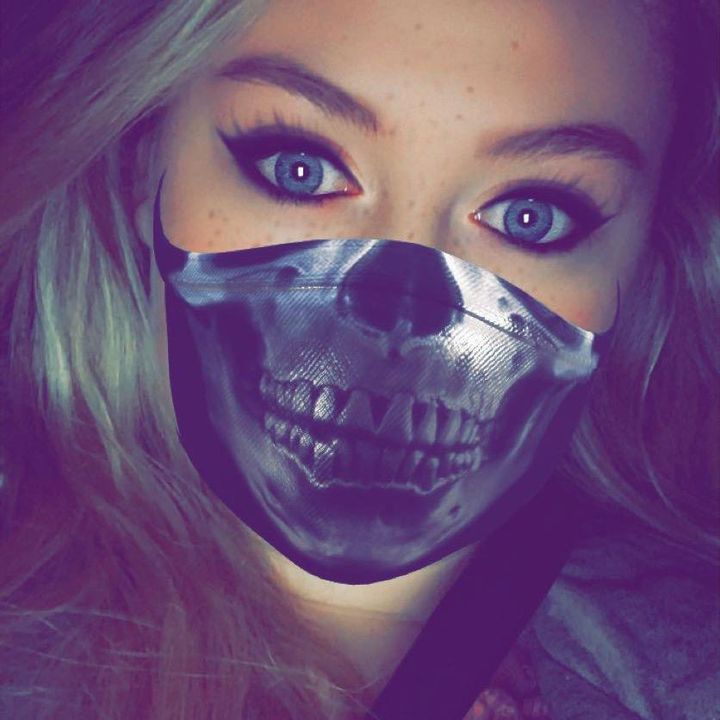 Profile Picture of Emily Andrews (@@emiliar_90) on Tiktok