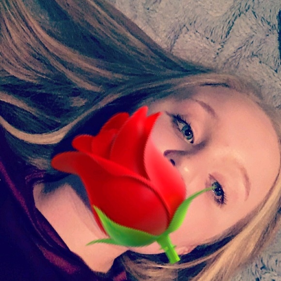 Profile Picture of Addison Bailey (@a_d_d_i_s_o_n_) on Poshmark